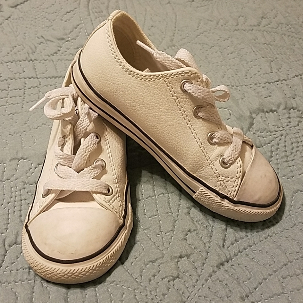 Toddler 10 white leather converse